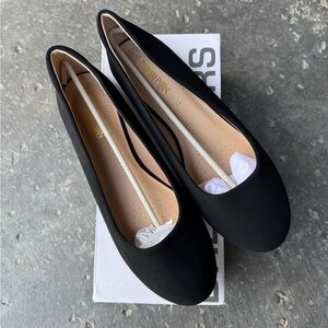 Dream Pairs Women’s Classic Black Flats Size 11